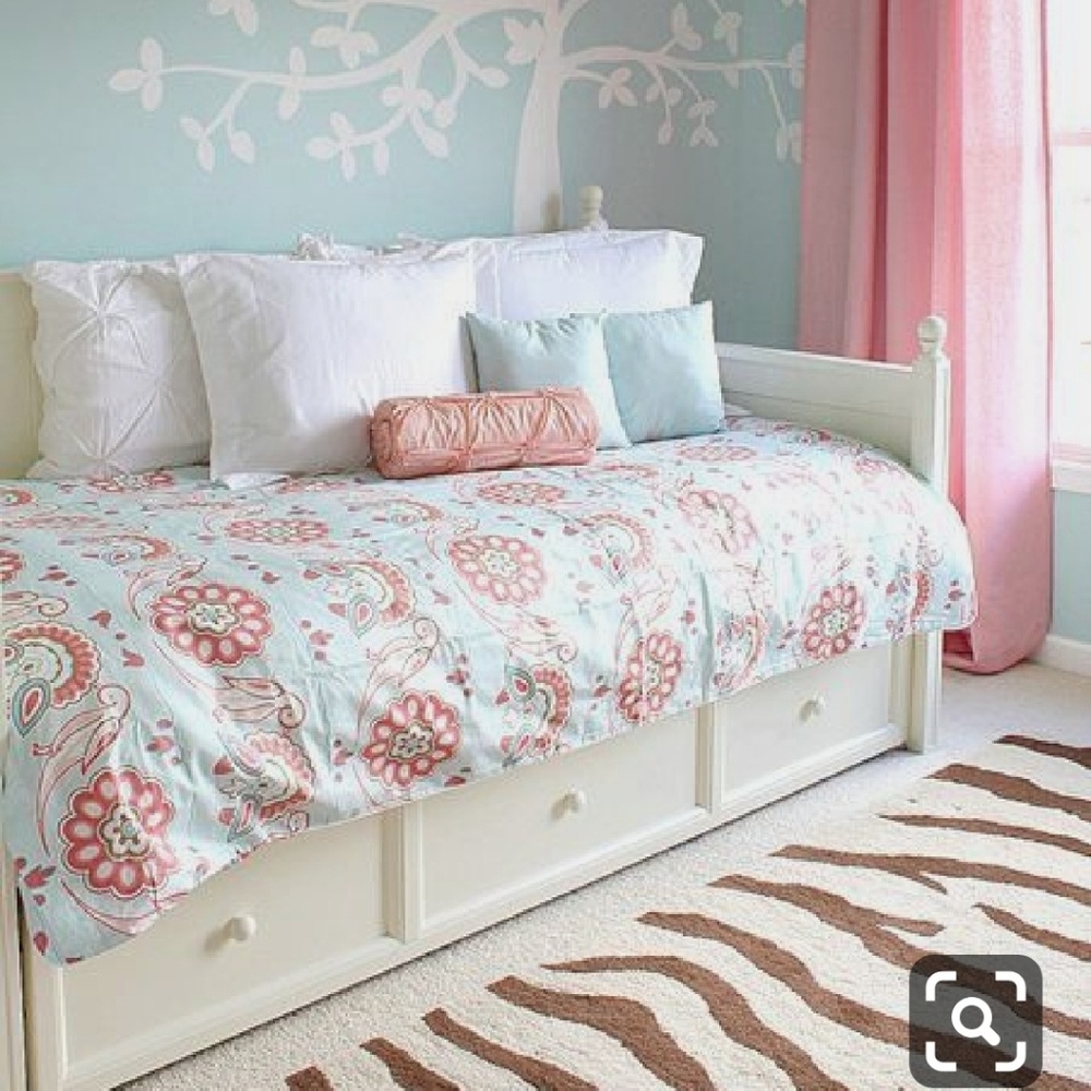 Serena and Lily Twin Duvet cover